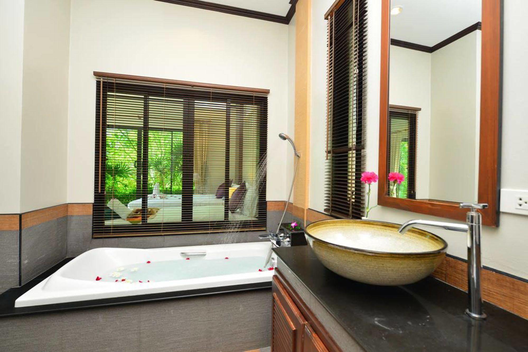 Naiharn Garden Villa Phuket Dış mekan fotoğraf