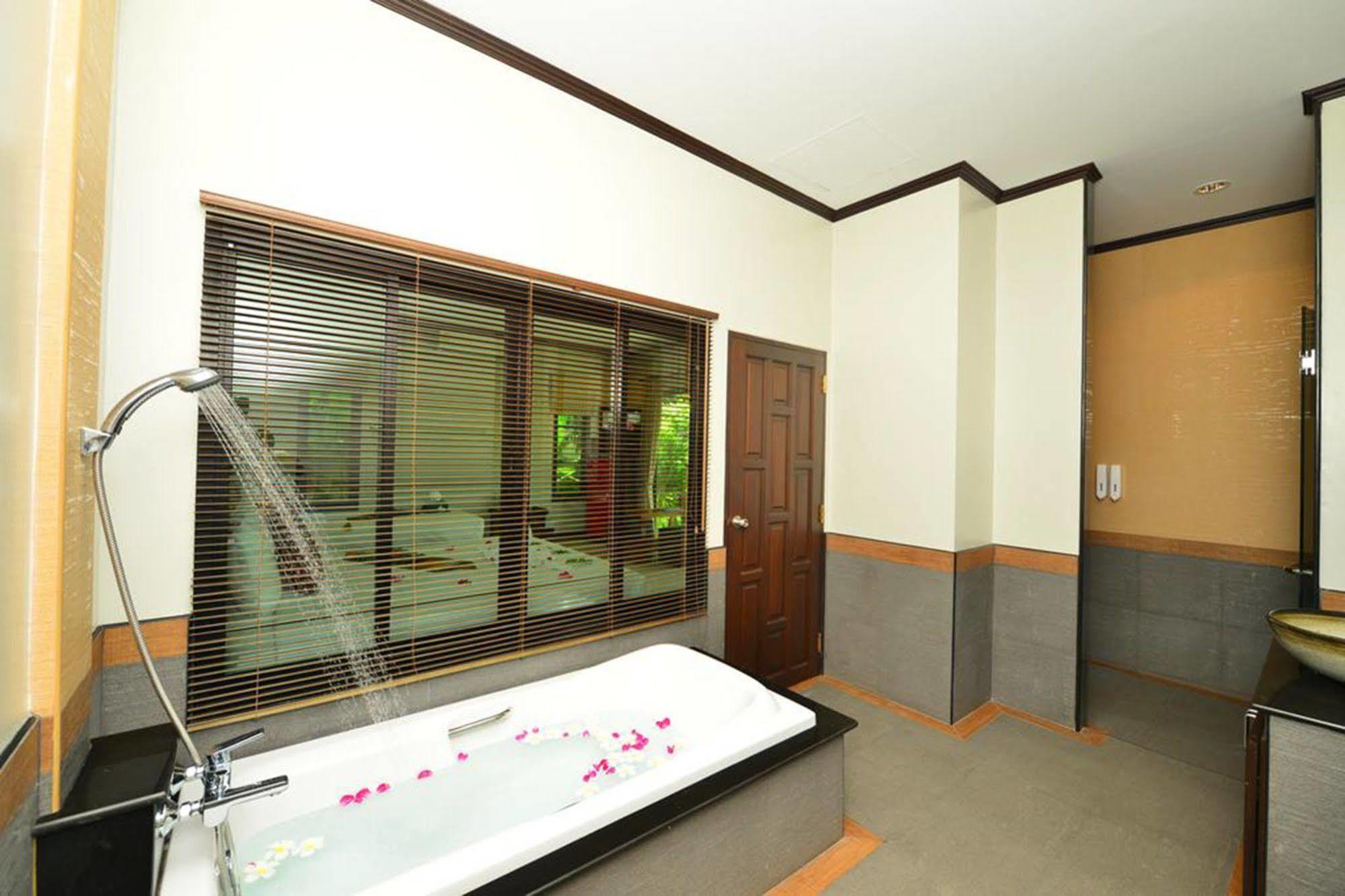 Naiharn Garden Villa Phuket Dış mekan fotoğraf